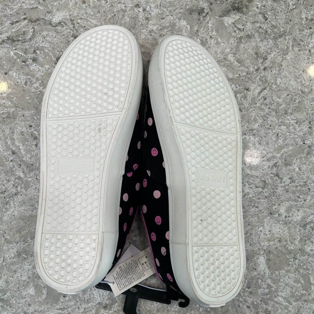 NWT Old Navy Black Canvas Sneakers  Light & Bright Pink Polka Dots Size 5Y - Picture 5 of 5